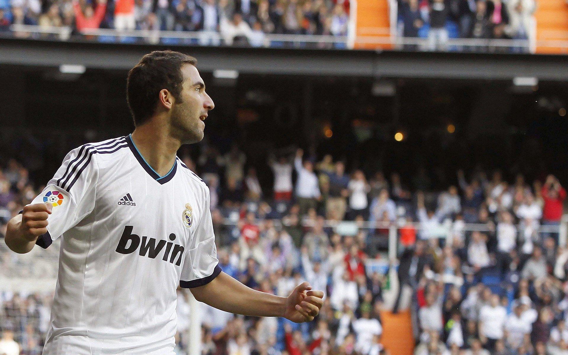 真粉！潘玮柏演唱会穿科比8号球衣 带领全场高呼科比致敬传奇